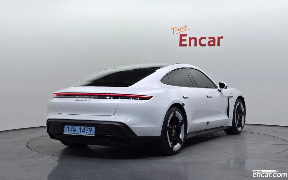Porsche Taycan 4S 2025 — миниатюра 2