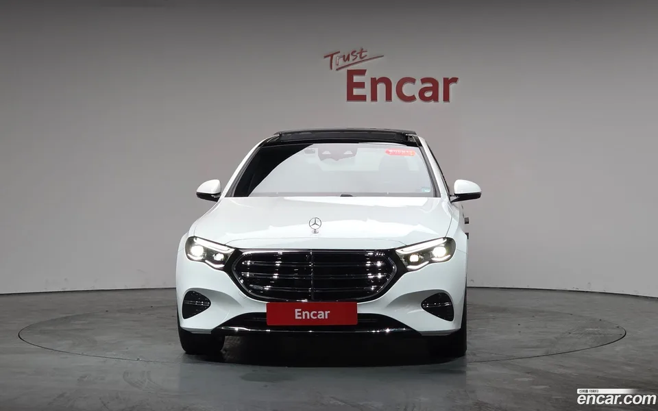 Mercedes-Benz E-Class E300 4MATIC 2025 — миниатюра 3