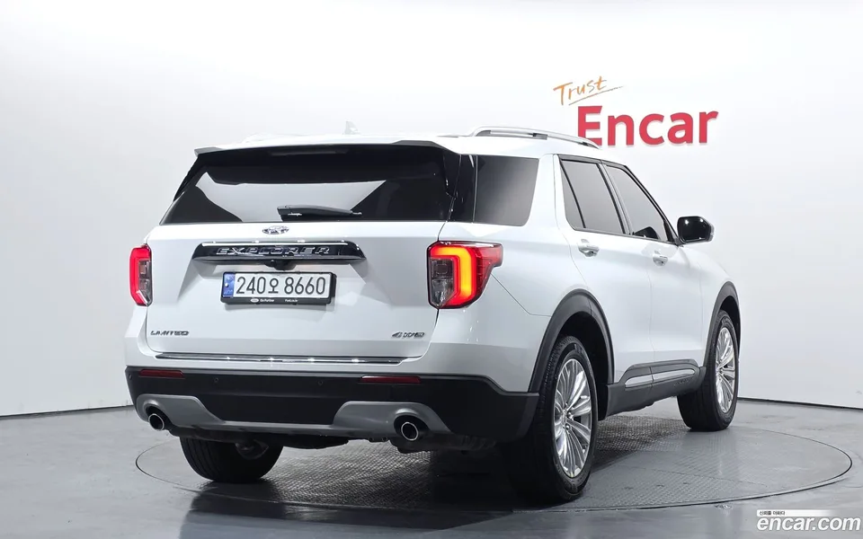 Ford Explorer 2.3 4WD 2022 — миниатюра 2