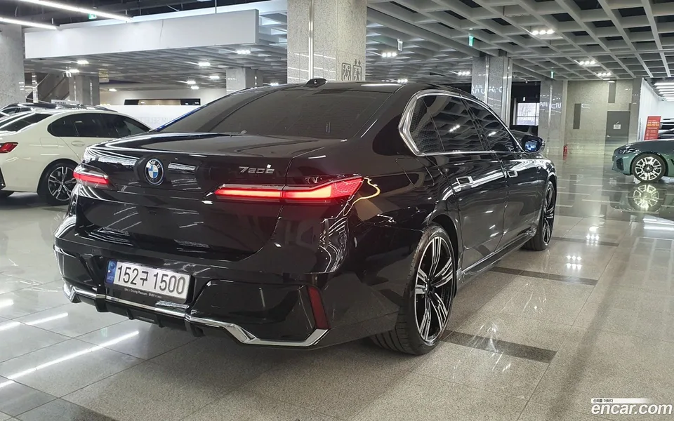BMW 7 Series 750e xDrive M 2023 — миниатюра 2