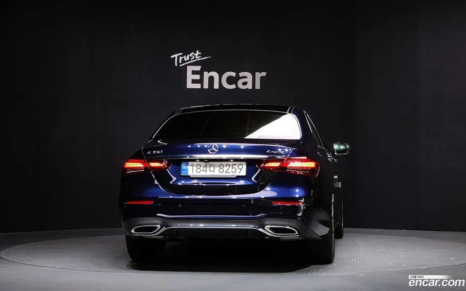 Mercedes-Benz E-Class E350 4MATIC AMG Line 2022 — миниатюра 4