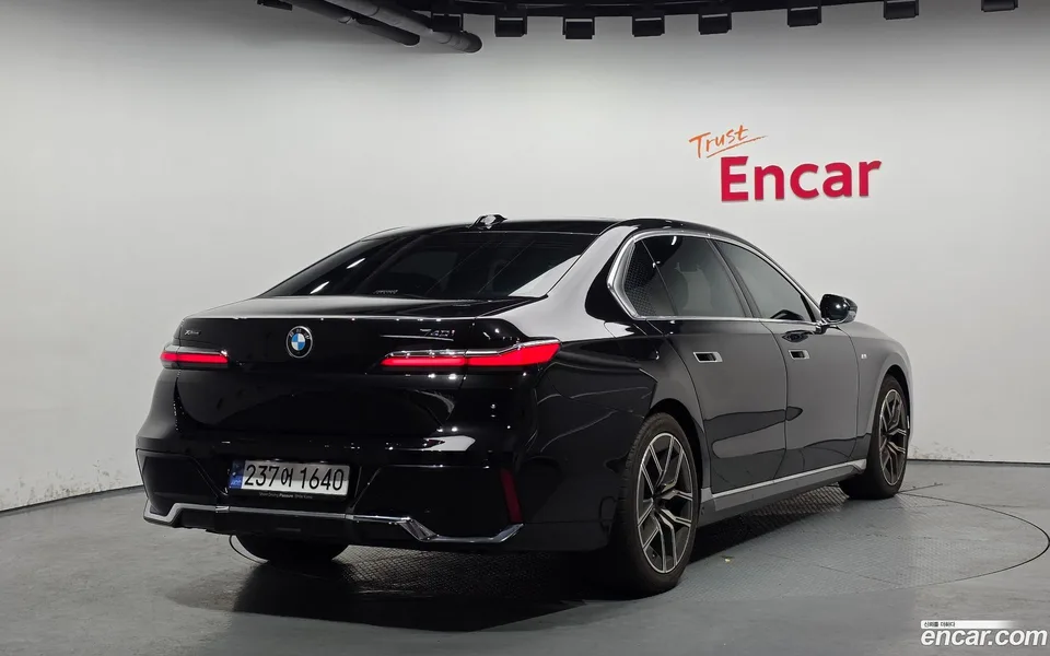 BMW 7 Series 740i xDrive M 2024 — миниатюра 2