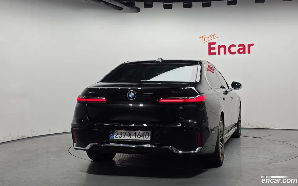 BMW 7 Series 740i xDrive M 2024 — миниатюра 4