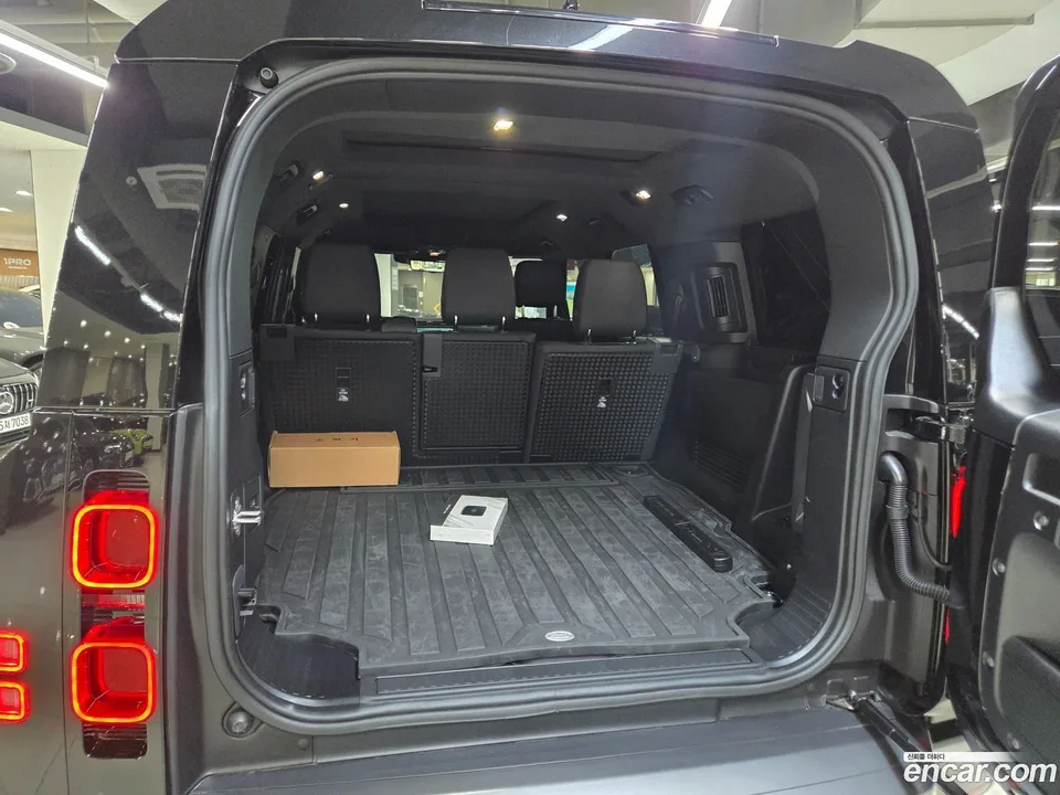Land Rover Defender 130 P400 2025 — миниатюра 5