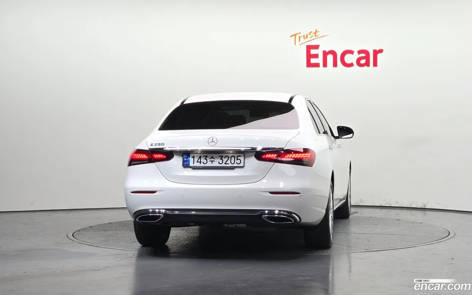 Mercedes-Benz E-Class E250 2023 — миниатюра 4