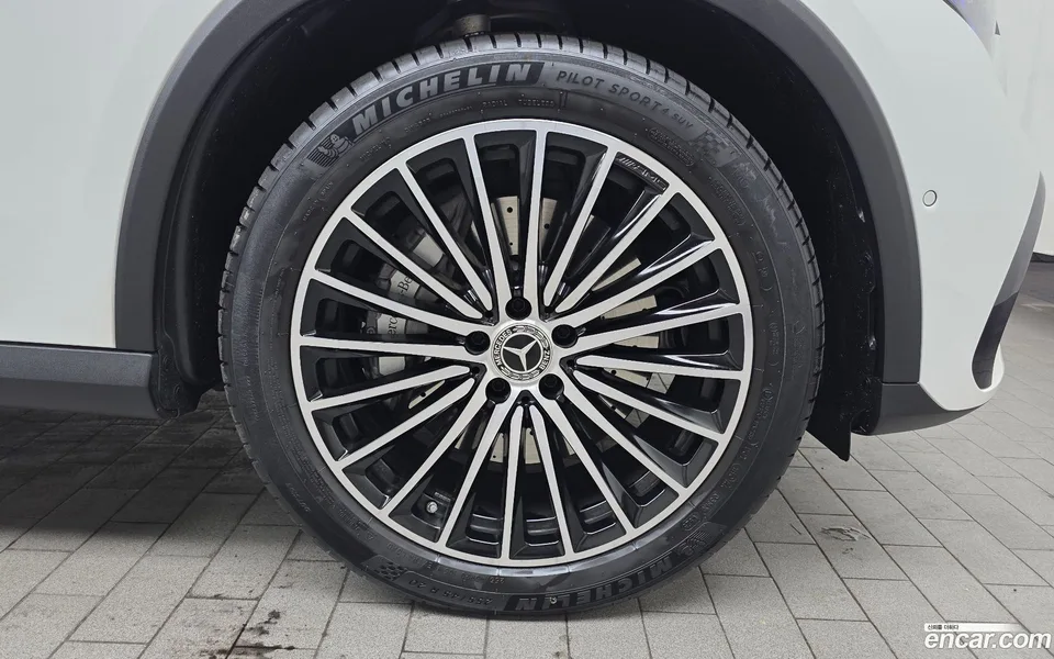 Mercedes-Benz GLC-Class GLC300 4MATIC AMG Line 2025 — миниатюра 5