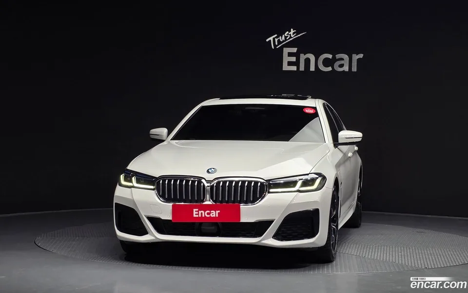 BMW 5 Series 530e M 2022 — миниатюра 3