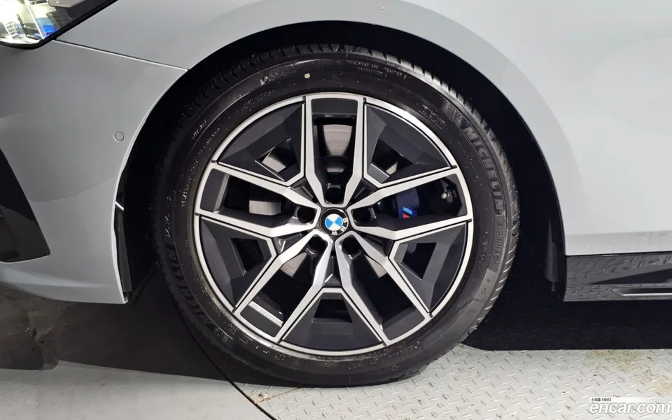 BMW 5 Series 523d M 2024 — миниатюра 5