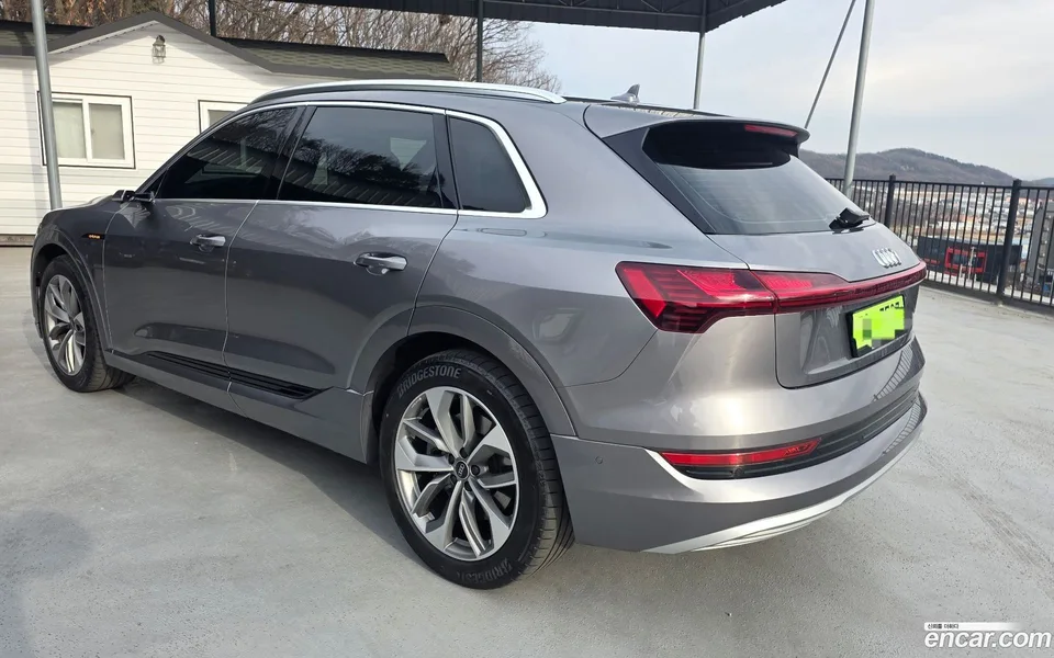 Audi e-tron 55 2023 — миниатюра 2