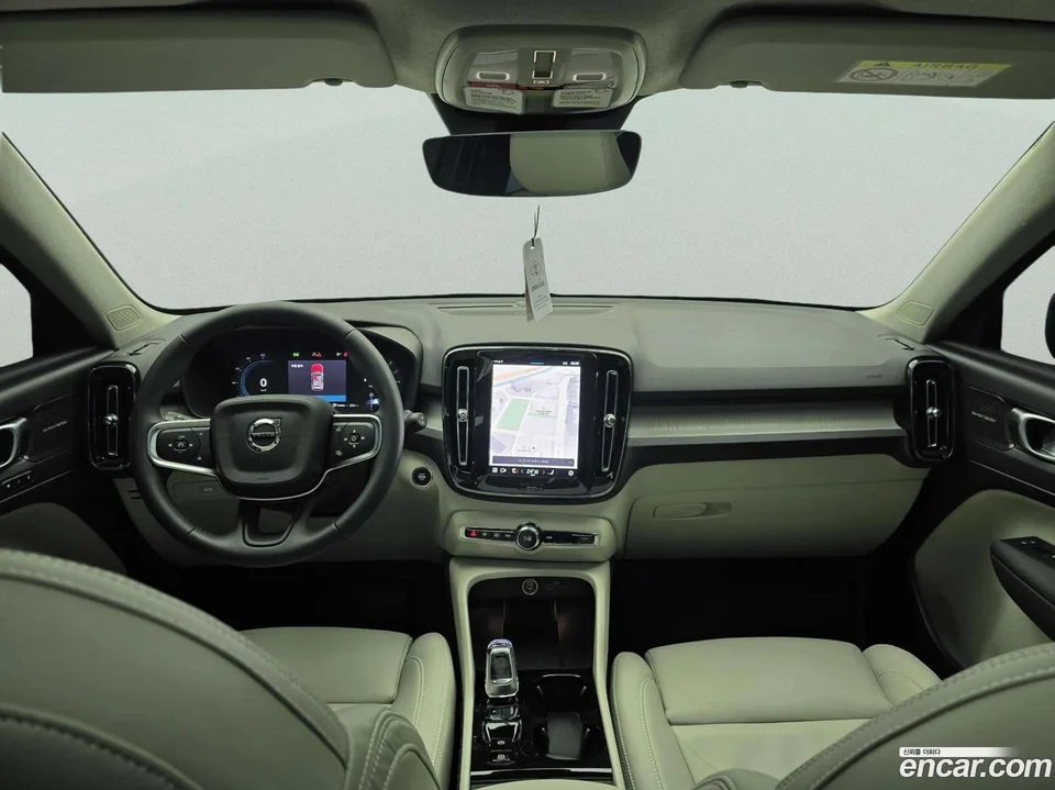 Volvo XC40 B4 2025 — миниатюра 5