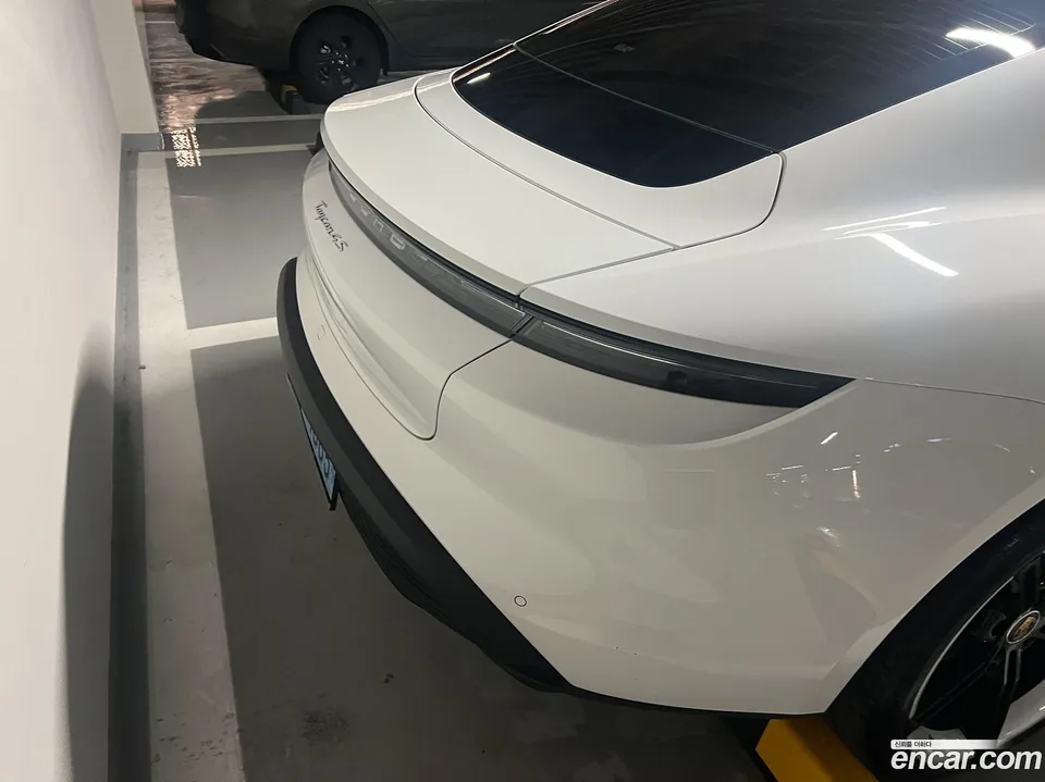 Porsche Taycan 4S 2023 — миниатюра 4