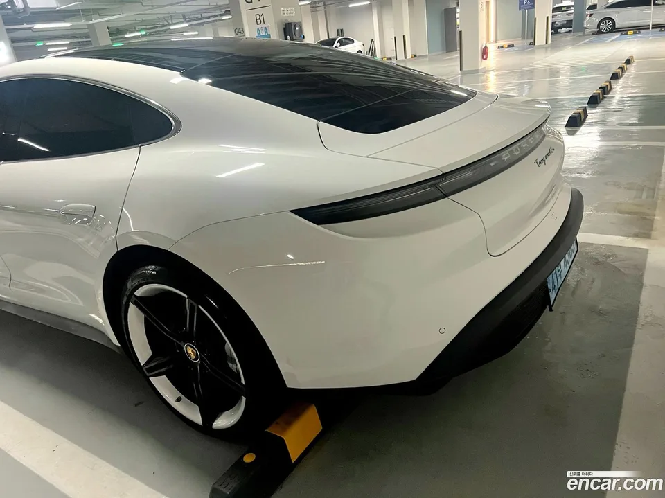 Porsche Taycan 4S 2023 — миниатюра 5