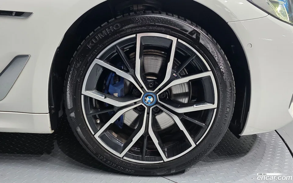 BMW 5 Series 530e M 2022 — миниатюра 5