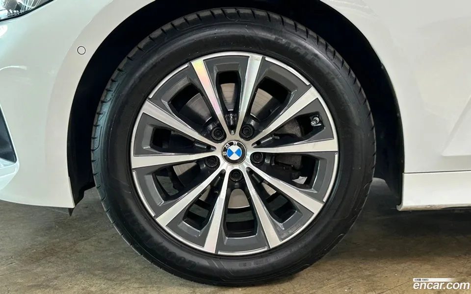 BMW 3 Series 320i 2023 — миниатюра 5