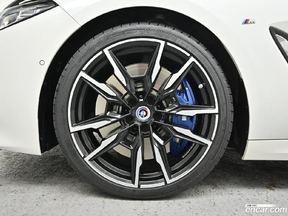 BMW 8 Series M850i xDrive 2023 — миниатюра 5