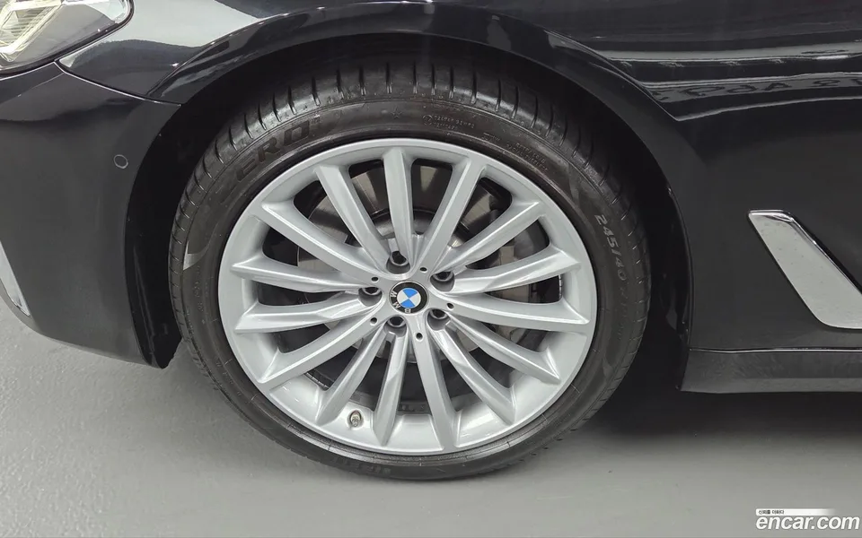 BMW 5 Series 530i 2023 — миниатюра 5