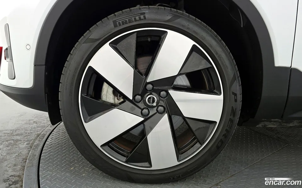 Volvo C40 Recharge 2023 — миниатюра 5