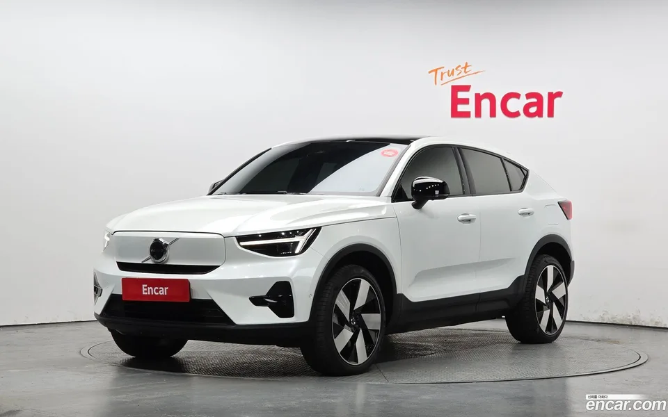 Volvo C40 Recharge 2023 — фото 1, купить с доставкой в Москву