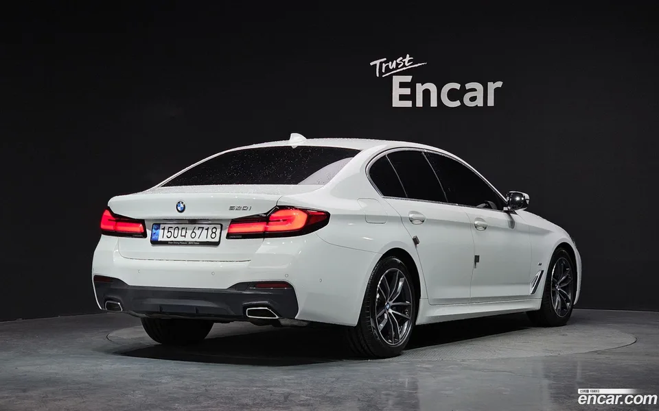 BMW 5 Series 520i M 2023 — миниатюра 2
