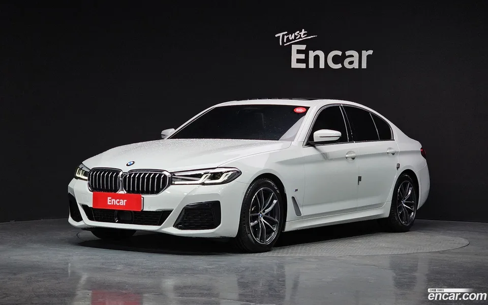 BMW 5 Series 520i M 2023 — фото 1, купить с доставкой в Москву