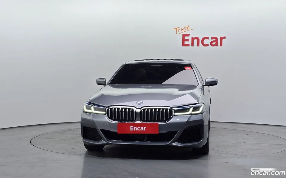 BMW 5 Series 530e M 2023 — миниатюра 3