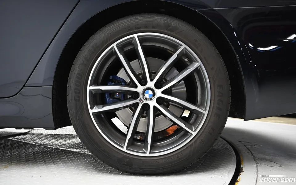 BMW 5 Series 520i M 2023 — миниатюра 5