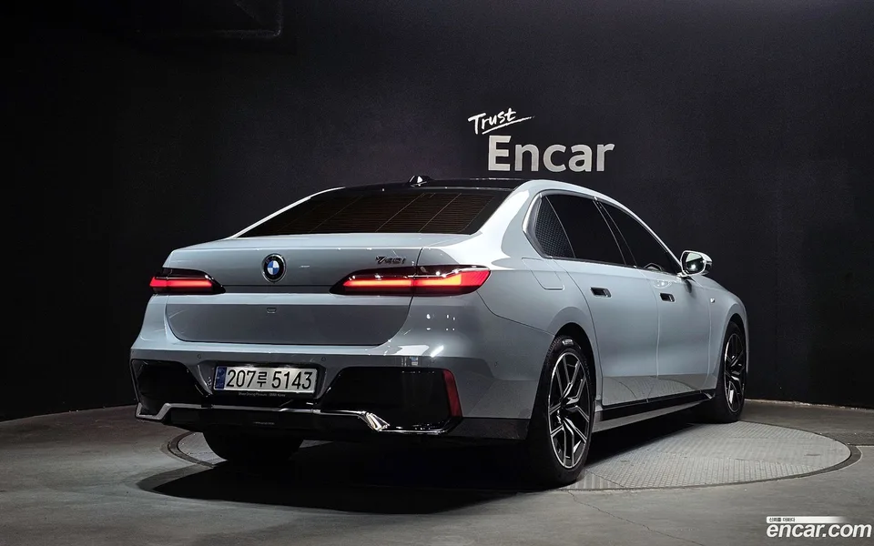 BMW 7 Series 740i sDrive M 2023 — миниатюра 2