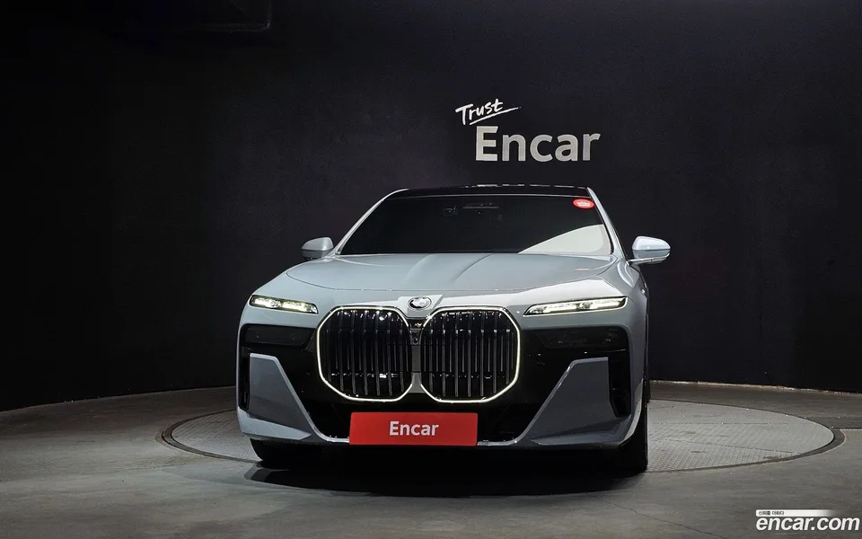 BMW 7 Series 740i sDrive M 2023 — миниатюра 3