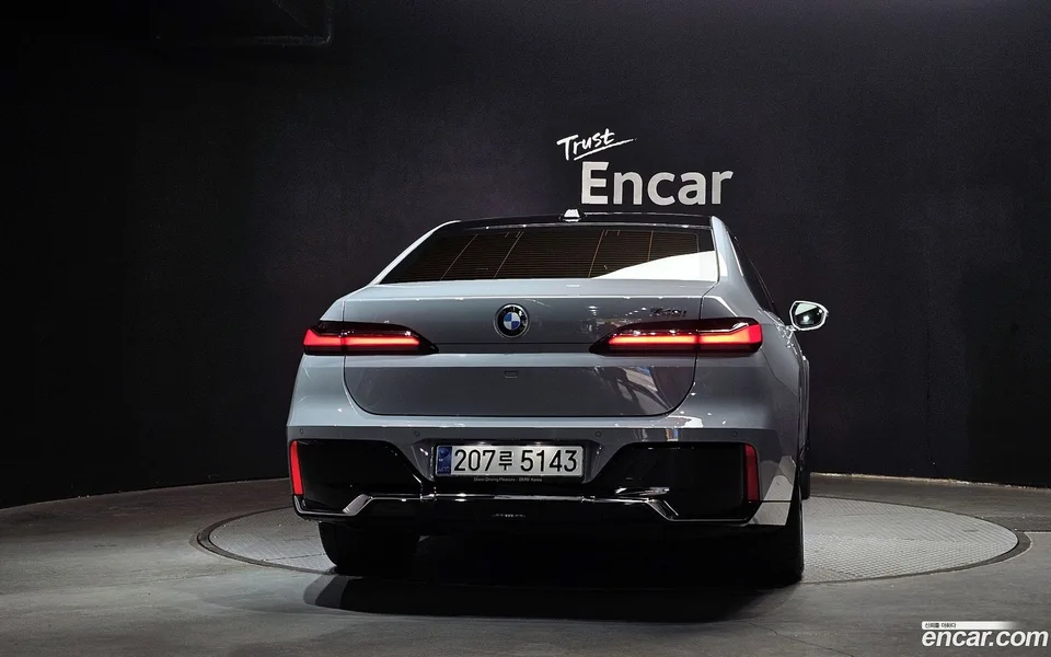 BMW 7 Series 740i sDrive M 2023 — миниатюра 4