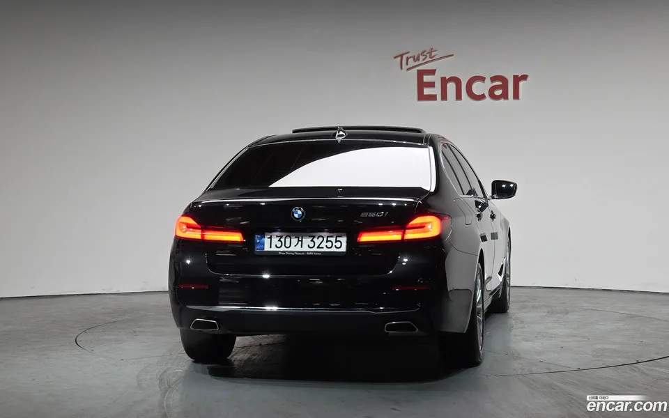 BMW 5 Series 520i 2023 — миниатюра 4