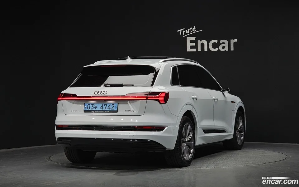 Audi e-tron 55 2023 — миниатюра 2