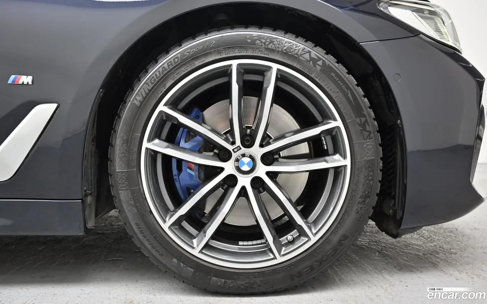 BMW 5 Series 520i M 2023 — миниатюра 5