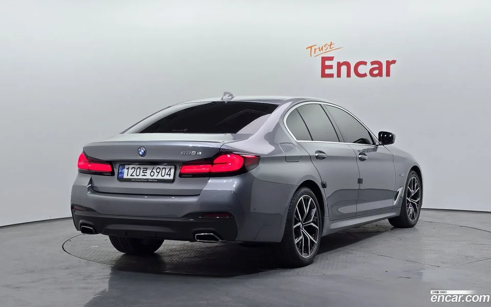 BMW 5 Series 530e M 2023 — миниатюра 2