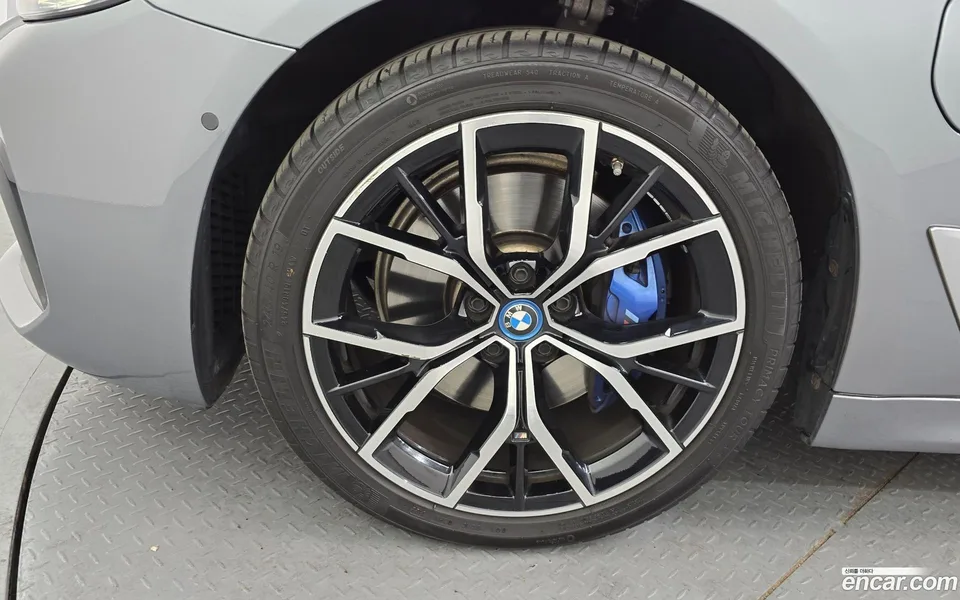 BMW 5 Series 530e M 2023 — миниатюра 5
