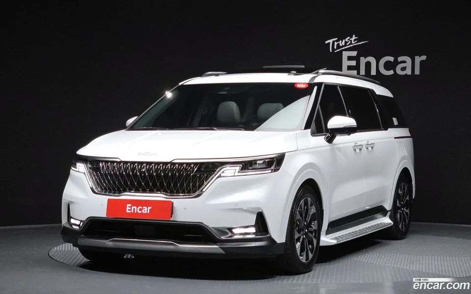 Kia Carnival 7 2023 — фото 1, купить с доставкой в Москву