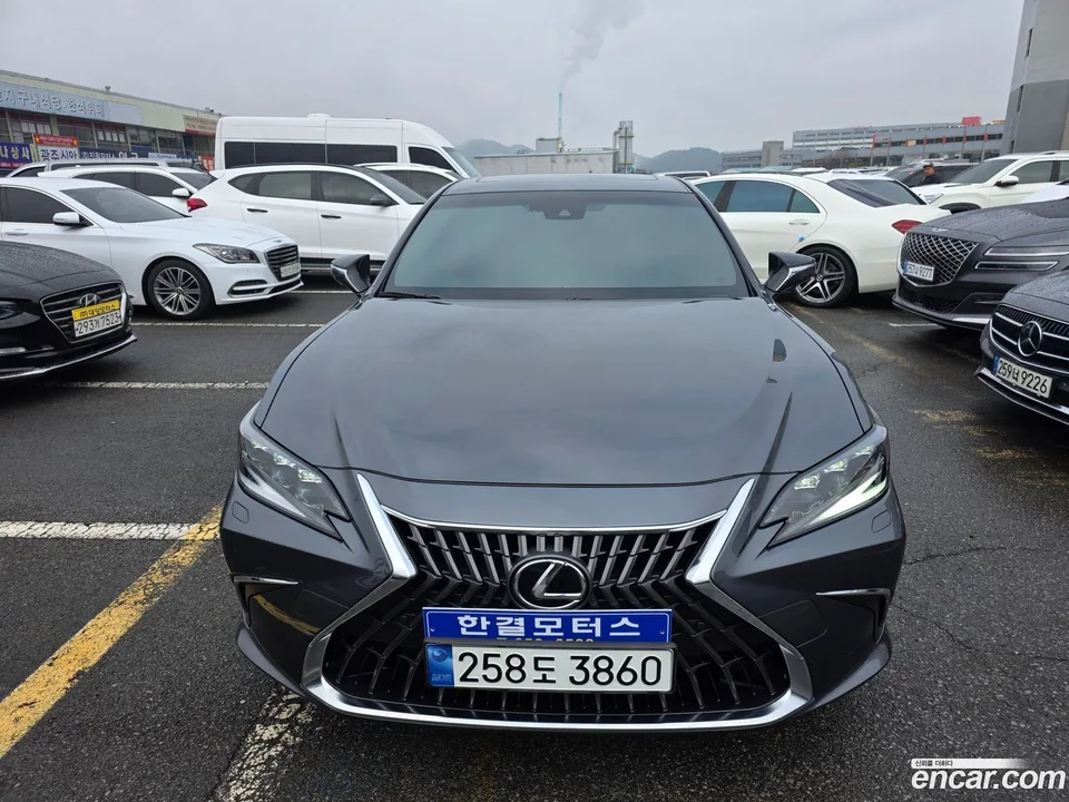 Lexus ES 300h 2024 — миниатюра 3