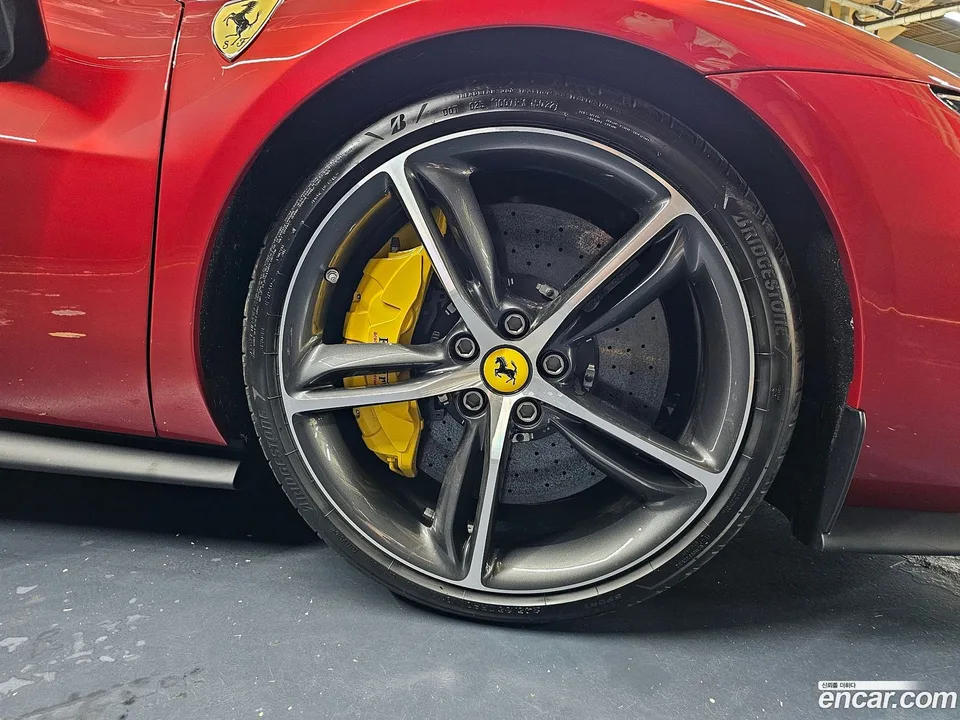 Ferrari 296 GTB 3.0 V6 2023 — миниатюра 5