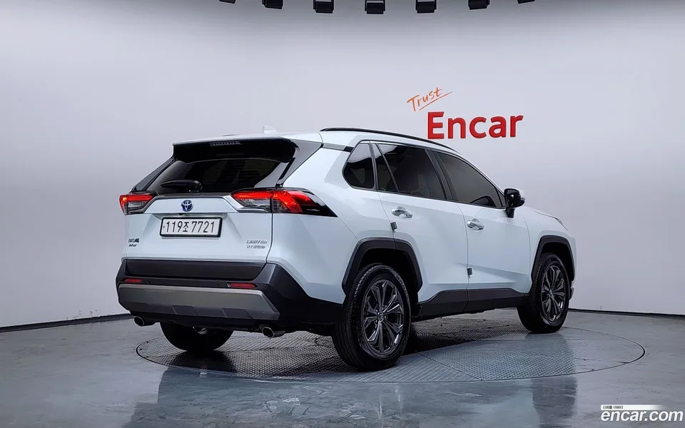 Toyota RAV4 2.5 4WD LTD 2024 — миниатюра 2