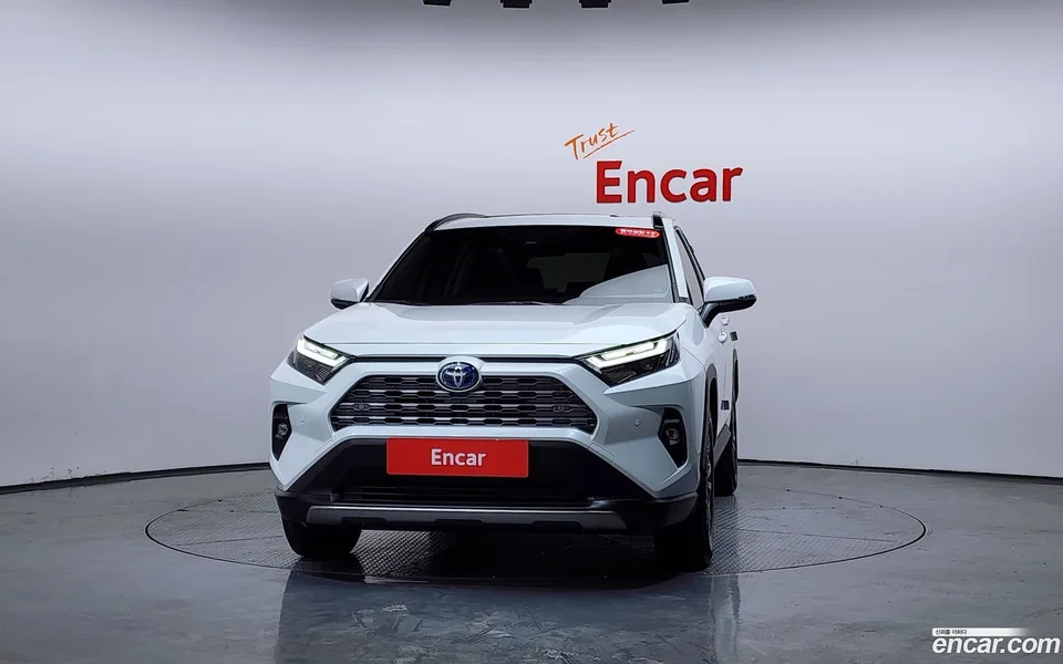 Toyota RAV4 2.5 4WD LTD 2024 — миниатюра 3