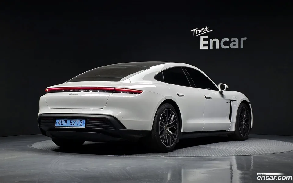 Porsche Taycan 2023 — миниатюра 2