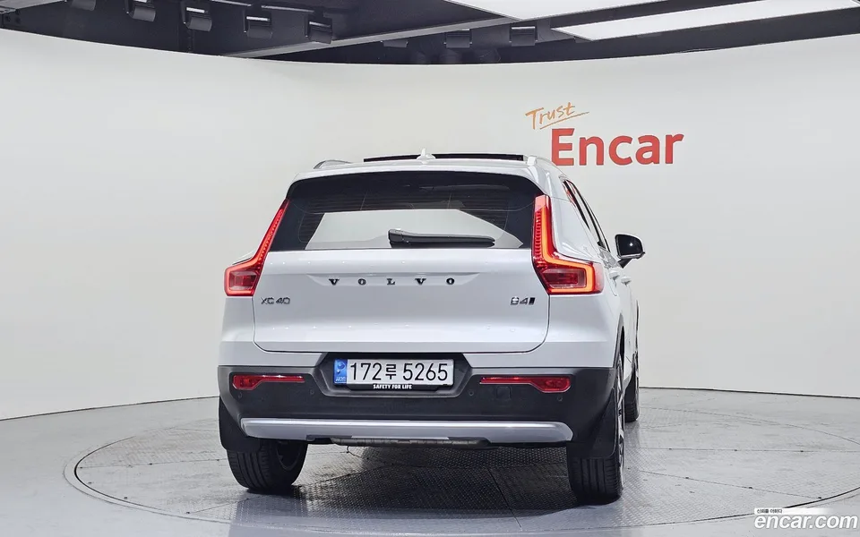 Volvo XC40 B4 2023 — миниатюра 4