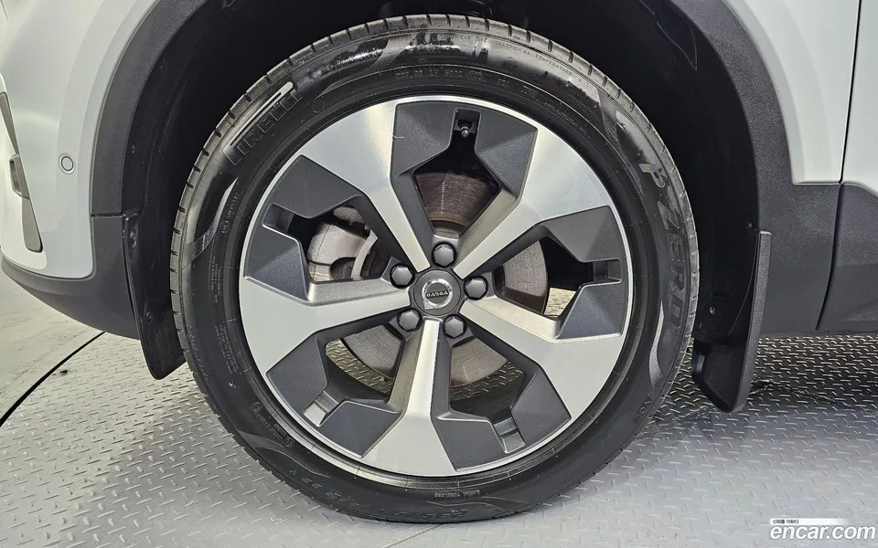 Volvo XC40 B4 2023 — миниатюра 5