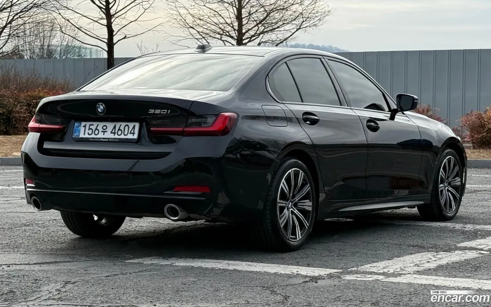 BMW 3 Series 320i 2025 — миниатюра 2