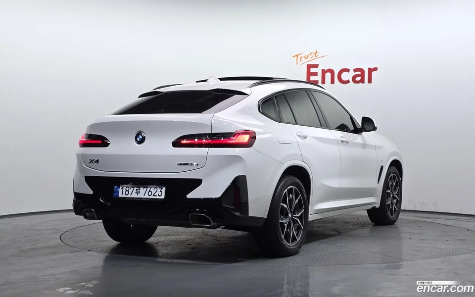 BMW X4 xDrive20i M 2023 — миниатюра 2