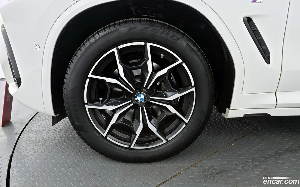 BMW X4 xDrive20i M 2023 — миниатюра 5