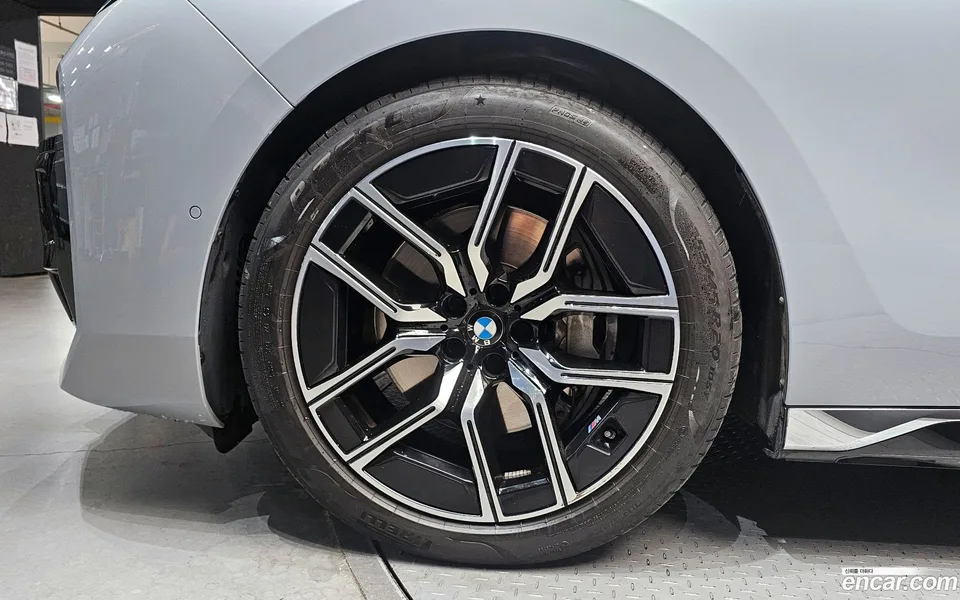 BMW 7 Series 740i sDrive M 2023 — миниатюра 5