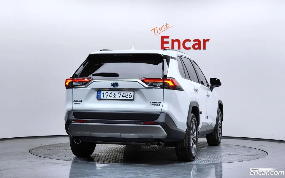 Toyota RAV4 2.5 4WD LTD 2023 — миниатюра 4