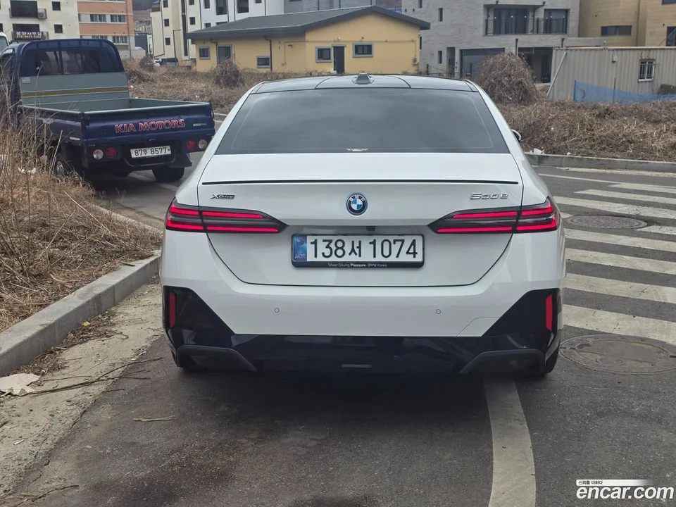 BMW 5 Series 530e xDrive M 2025 — миниатюра 2