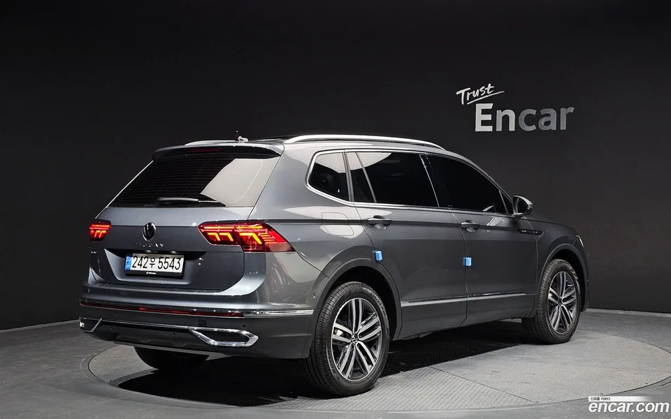 Volkswagen Tiguan Allspace 2.0 TSI 2024 — миниатюра 2