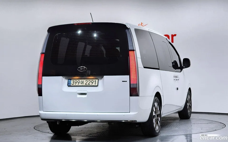 Hyundai Staria 4WD 7 2022 — миниатюра 2